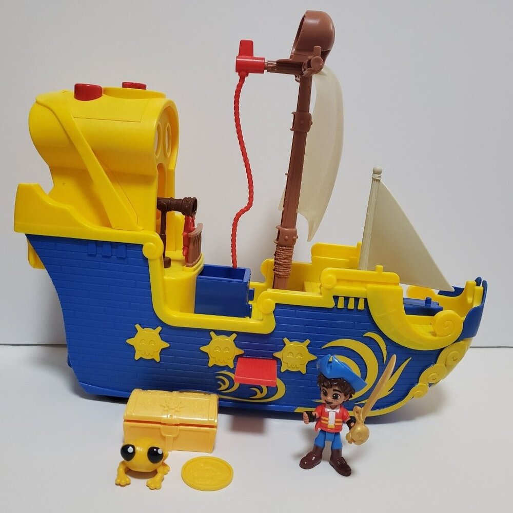 Santiago of the Seas Lights & Sounds El Bravo Pirate Ship Playset Talks Wheels